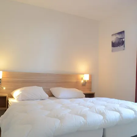 Apartment Spacious, Modern Apartment, Ten Minutes Walk From The Centre