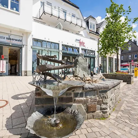 Spacious, Modern Apartment, Ten Minutes Walk From The Centre